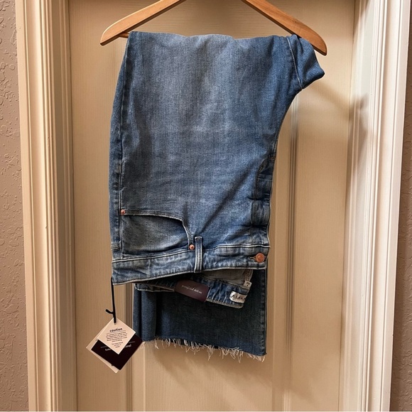 NWT Plus size Ava & Viv flare high-rise fitted hip and thigh. Super stretchy, 26 - Picture 8 of 9